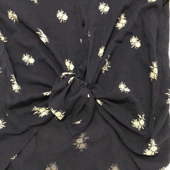 Joe Fresh SZ Large Shirt Tie Front Roll Sleeve Navy Blue/Floral Very SOFT - Picture 3 of 5